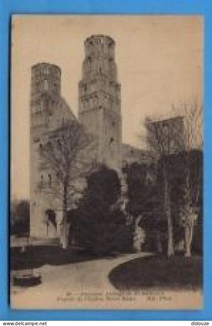 76 - Ancienne Abbaye de Jumieges - Façade de l'Eglise Notre Dame - Ecrite