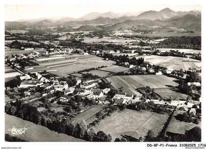 DD-BFP1-0859-65 - LA BARTHE-DE-NESTE - Vue panoramique aérienne et les montagnes des pyrénées