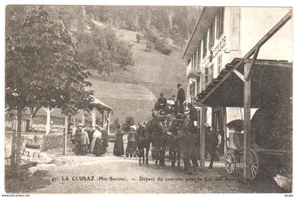 74 - LA CLUSAZ - Départ du courrier pour le col des Aravis - CPA écrite en 1908