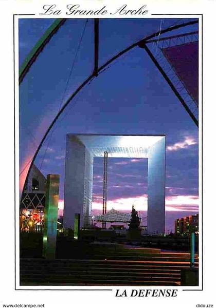 92 - La Défense - La Grande Arche - Etat léger pli visible - CPM - Voir Scans Recto-Verso