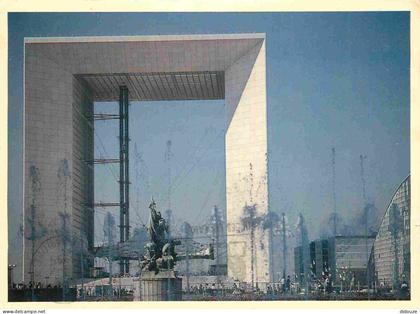 Carte Postale - 92 - La Défense - L'esplanade de la défense - l'arche - jets d'eau - CPM - Voir Scans Recto-Verso