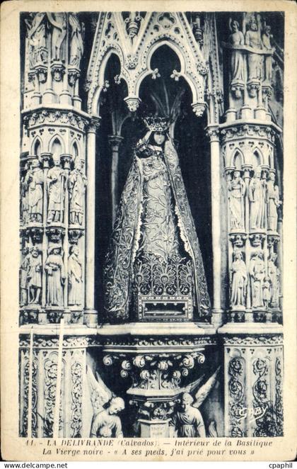 CPA La Delivrande Interieur de la basilique La vierge noire