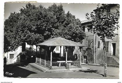 LA GARDE FREINET - Place du Marché