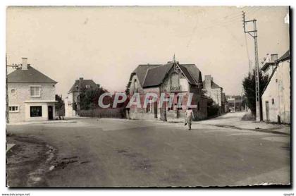 CPM La Guerche de Bretagne Le Bourial Rue de Vitre et de Verdun