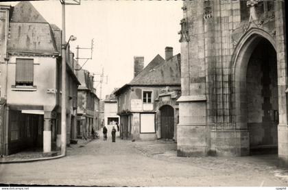 CPM La Guerche de Bretagne Rue du Cheval Blanc Les vieux Porches