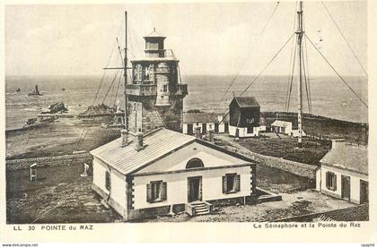 CPA Pointe du Raz Le Semaphore et la Pointe du Raz