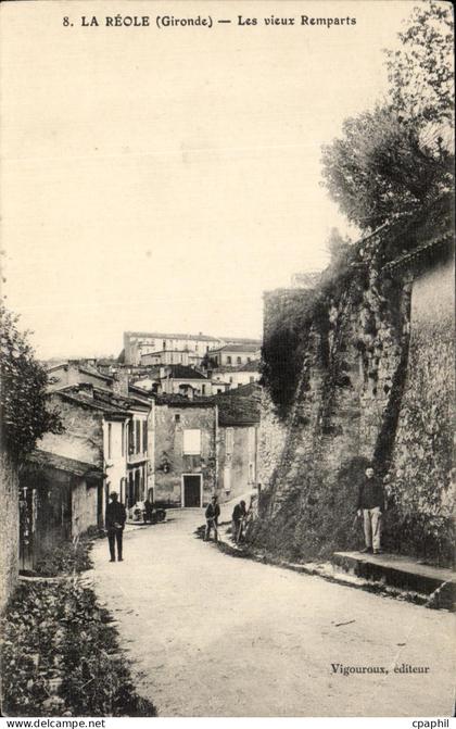 CPA La Reole Les Vieux Remparts