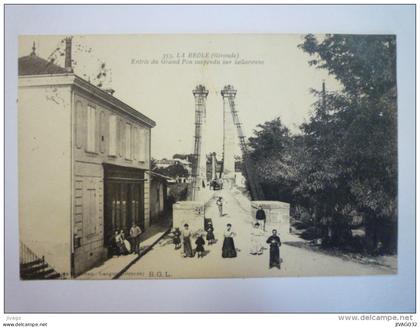 LA REOLE  (Gironde)  :  Entrée du Grand Pont suspendu sur la Garonne     1918