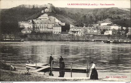 CPA La Roche Guyon Vue d'Ensemble