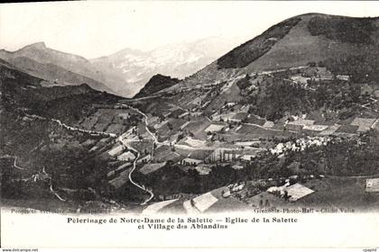CPA Pelerinage de Notre Dame de la Salette Eglise de la Salette et Village des Ablandins