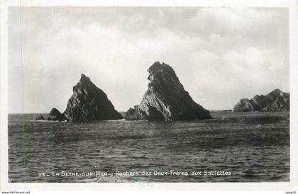 CPM 93 la seyne sur mer rochers des deux freres aux sablettes