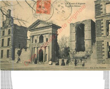 84.  LA TOUR d'AIGUES .  Façade du Château .
