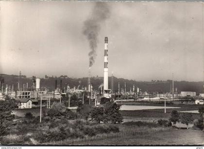 N°41868 W -cpsm Lacq -usine de Lacq-