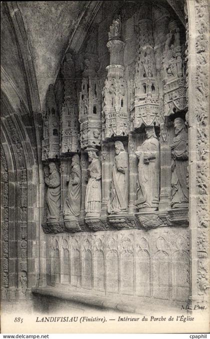 CPA Landivisiau (Finistere) Interieur du Porche de I Eglise