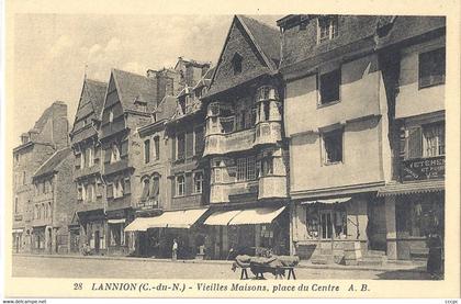 CPA Lannion Vieilles Maisons Place du Centre