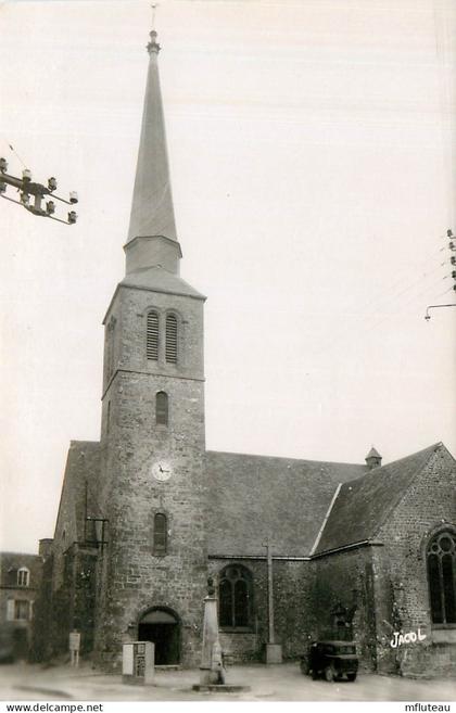 53* LARCHAMP  place de l eglise  (CPSM 9x14cm)         RL41,1064