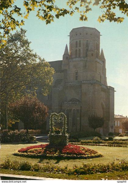 CPM Lavaur La catherale Saint Alain motif du jardin Bressolles