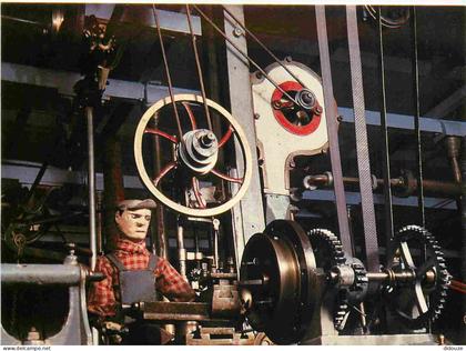 71 - Le Creusot - Le tourneur - Détail de la maquette animée des forges du Creusot Réalisée par J Beuchot  - CPM - Voir