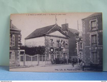 LE MESLE-SUR-SARTHE (ORNE) LE MELE-SUR-SARTHE. LES COMMERCES. LA MAIRIE. 14 JUILLET 1916