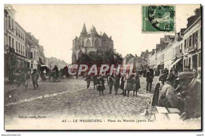 CPA Le Neubourg Place du Marche