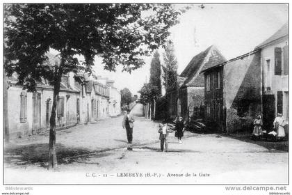 D64 - LEMBEYE - VUE ANIMEE DE L'AVENUE DE LA GARE