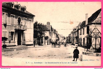 Lembeye - La Gendarmerie et la Rue de Conchez - Charrette - Calèche - Puits - Animée - Edit. GARRACHE - 1929