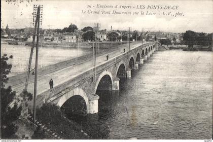 CPA Environs d Angers Les Ponts De Ce Le Grand Pont Duninacus sur la Loire
