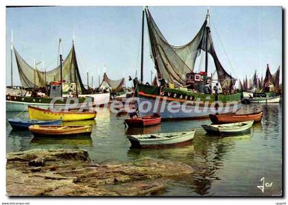CPSM Bateaux de peche dans le port de Lesconil Finistere