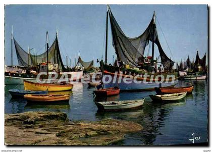 CPSM Bateaux de peche dans le port de Lesconil Finistere