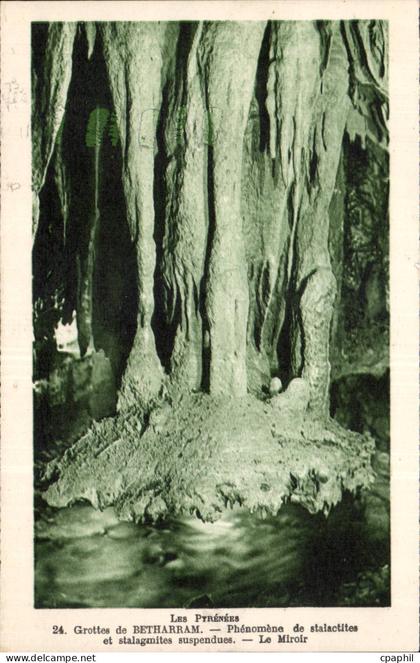 CPA Grottes de Betharram Phenomene de stalactite et stalagmites suspendues le miroir