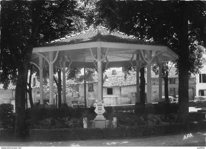 carte postale 09. Lezat sur Leze   le kiosque à musique très beau plan