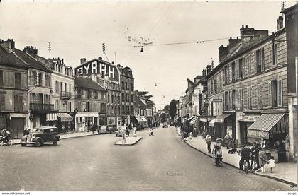 CPSM Livry-Gargan Place de la Fontaine