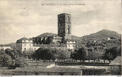 Lodeve - Le Parc et la Cathedrale - CPA