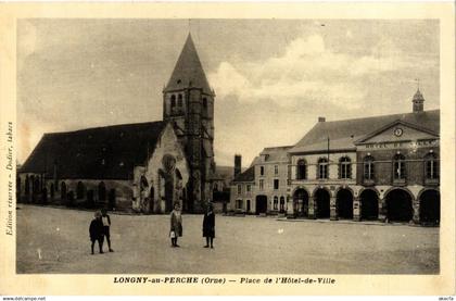 CPA LONGNY-au-PERCHE - Place de l'Hotel-de-VILLE (356142)
