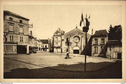 CPA Loudun Place Sainte Croix