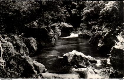 CPSM Franche Comte Vallee de la Loue Gorges de Nouailles Chute du Moulin Miguet dans la Loue