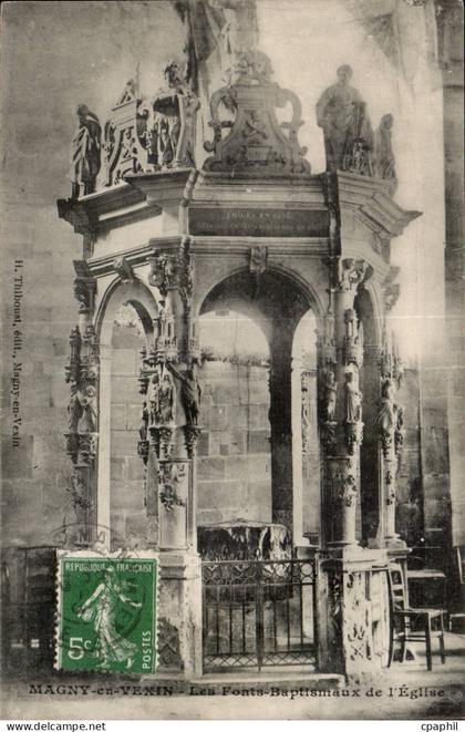 Magny en Vexin CPA Les fonts baptismaux de l'eglise