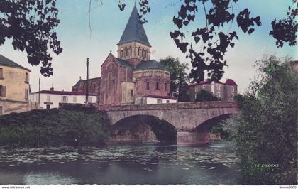 MAREUIL SUR LAY (85) - Mareuil-sur-Lay-Dissais - Le Lay au pied de l' Eglise - Ed. La Cigogne