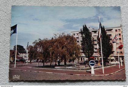 G944, Cpm, Maubeuge, place des Nations, Nord 59