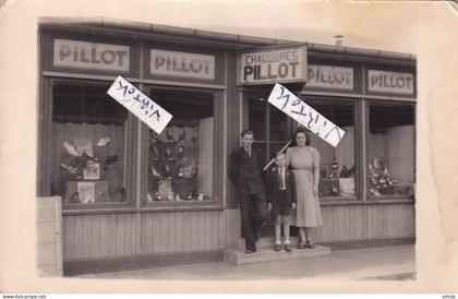 MAUBEUGE : souvenir du magasin PILLOT  chaussures   (  carte  photo )