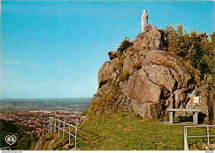 Carte Postale - 81 - Mazamet - Centre Mondial de Délainage - Rochers d'Hautpoul dominant Mazamet - CPM - Voir Scans Rect