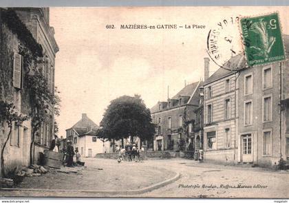 Mazières en Gatine : la place