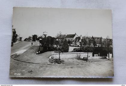Cpm, Mehun sur Yèvre, la place, Cher 18