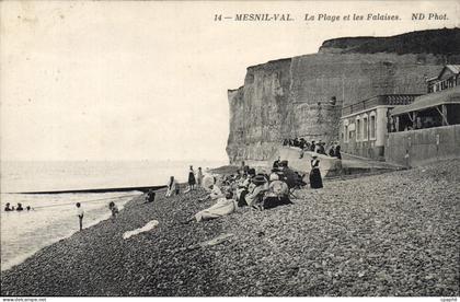 CPA Mesnil Val La Plage Et Les Falaises