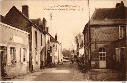 CPA Monnaie Carrefour du Centre du Bourg FRANCE (1379848)