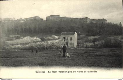 CPA Suresnes Le Mont Valerien Vue Generale Soldat chiens