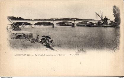 CPA Montereau Le pont de Moscou sur l'Yonne