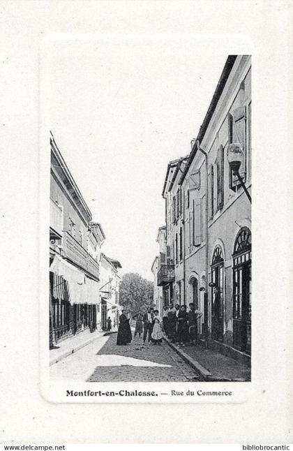 D40 MONTFORT EN CHALOSSE (Landes), VUE ANIMEE DE LA RUE DU COMMERCE