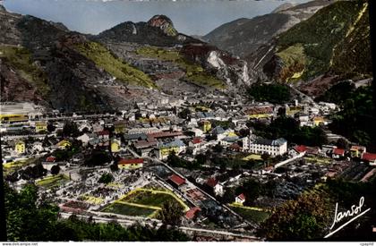 CPA Moutiers Savoie vue generale et la Vallee vers Val d'Isere