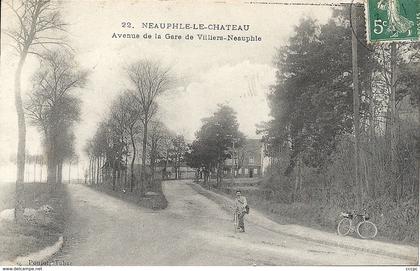 CPA Neauphle-le-Château Avenue de la Gare de Villiers-Neauphle
